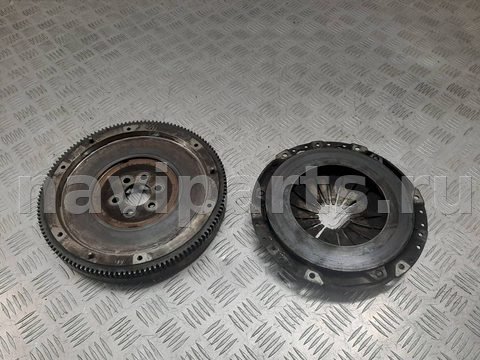 Новое Volkswagen Golf, 2004 г., OEM 068105271F, арт. 1098052