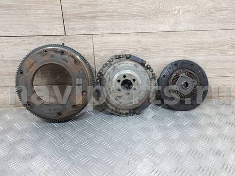 Новое Volkswagen Golf, 2000 г., OEM 032141025F, арт. 18709777