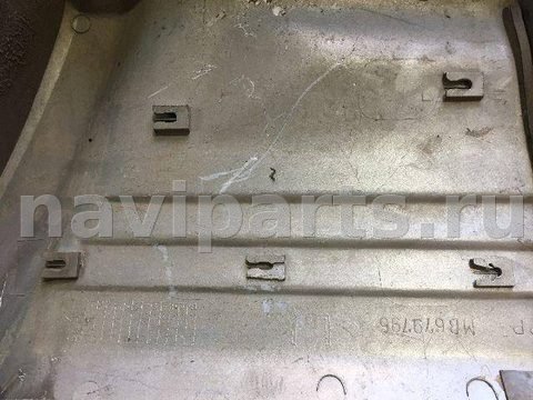 Молдинг крыла заднего левого Mitsubishi Pajero, 1997 г., OEM MB679795, арт. 85332202, фото 5