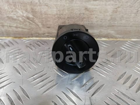 Новое Volkswagen Golf, 2003 г., OEM 1CO941531, арт. 88200846