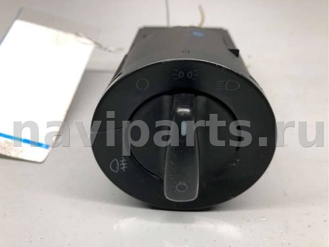 Новое Volkswagen Golf, 2001 г., OEM 1C0941531, арт. B52451109