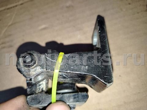 Петля двери Audi Q5 8R, 2013 г., OEM 8K0831402E, арт. 423.H1303, фото 2