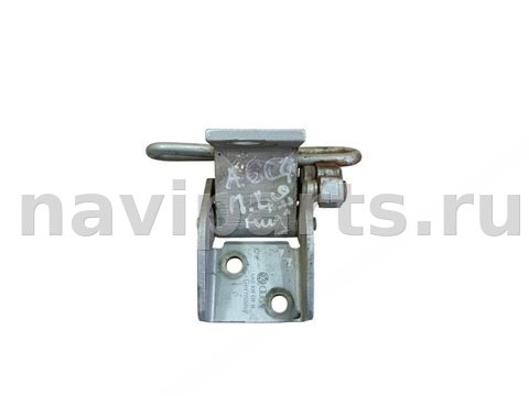 Петля двери передней левой Audi A6, 1997 г., арт. 1056723096