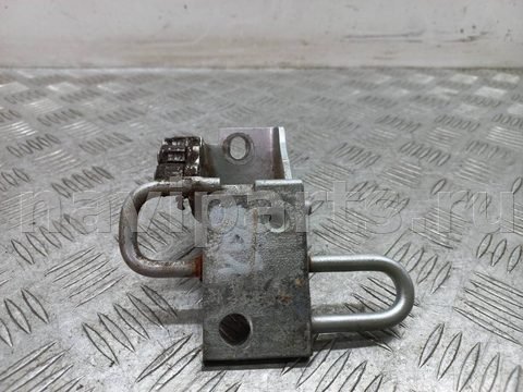 Петля двери передней левой Volkswagen Touran, 2008 г., OEM 1T0831411C, арт. 1112376