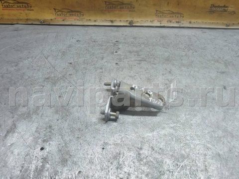 Петля двери передней левой Mitsubishi Grandis, 2003 г., арт. 124779