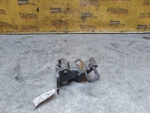 Петля двери передней левой Audi A4 B6, 2000 г., арт. 145552