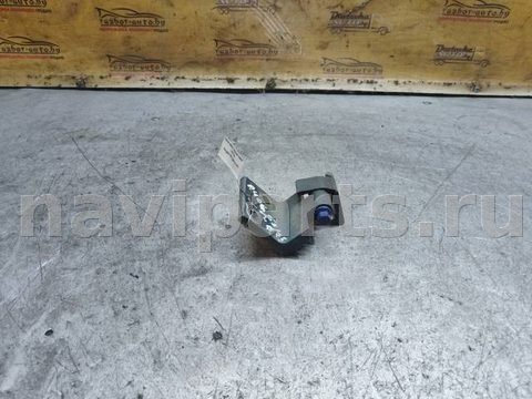Петля двери передней левой Peugeot 406, 1999 г., арт. 159770