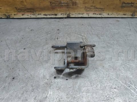Петля двери передней левой Volkswagen Jetta, 2005 г., OEM 1K0831411q, арт. 170724, фото 2