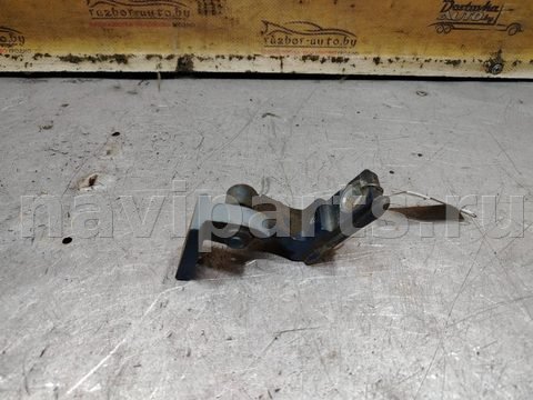 Петля двери передней левой Audi A4 B6, 2000 г., арт. 175392