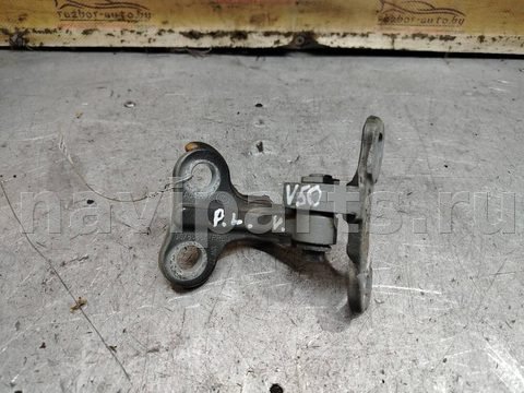 Петля двери передней левой Volvo V50, 2003 г., OEM 30784887, арт. 194375