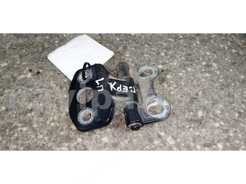 Петля двери передней левой Mercedes E W210, 1997 г., арт. 22326006003