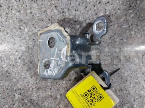Петля двери передней левой Dacia Sandero, 2018 г., арт. 46023030526