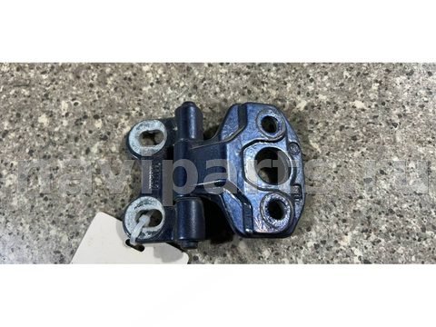 Петля двери передней левой Mercedes E W210, 2001 г., арт. 46023066073