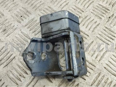 Петля двери передней левой Renault Scenic, 2003 г., арт. 55278425