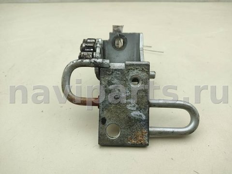 Петля двери передней левой Volkswagen Passat B5, 2003 г., OEM 4B0831411B, арт. 55289622