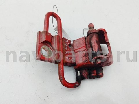 Петля двери передней левой Volkswagen Passat B5, 2000 г., OEM 4B0831411B, арт. 55289838