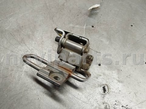 Петля двери передней левой Audi A4 B6, 2000 г., арт. 64806