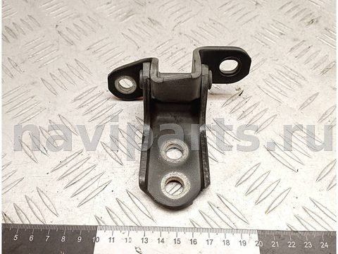 Петля двери передней левой Toyota RAV4, 2005 г., арт. A28056