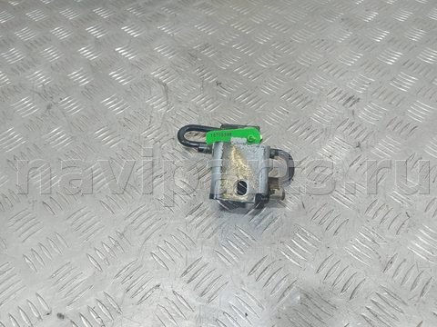 Петля двери передней правой Audi A6, 1999 г., OEM 4B0831412B, арт. 18709398
