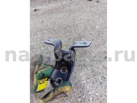 Петля двери передней правой Mazda 3, 2008 г., арт. 46023005645