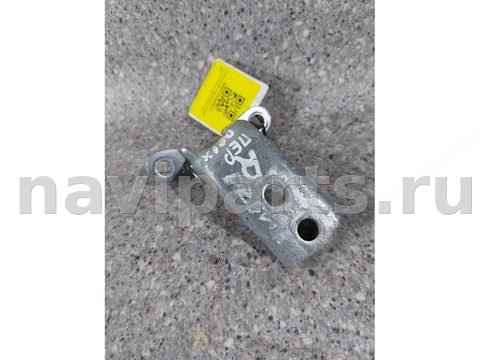 Петля двери передней правой Toyota Previa, 2002 г., арт. 46023036911