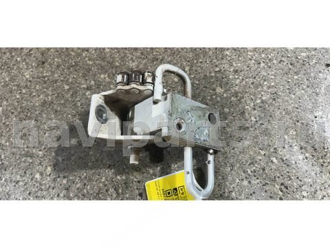Петля двери передней правой Audi A6, 1999 г., арт. 46023046461