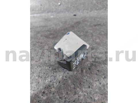 Петля двери передней правой Volkswagen Passat, 2008 г., арт. 46023049413
