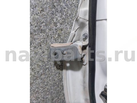 Петля двери передней правой Toyota Yaris, 2007 г., арт. 46023053303_1
