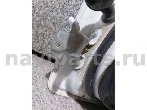Петля двери передней правой Toyota Yaris, 2011 г., арт. 46023053304