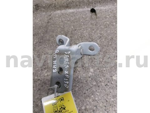 Петля двери передней правой Toyota Yaris, 2016 г., арт. 46023053355