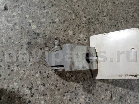Петля двери передней правой Volkswagen Caddy, 2007 г., арт. 46023066208