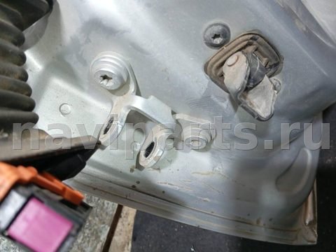 Петля двери передней правой Skoda Fabia, 2009 г., арт. 46023074531
