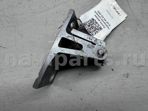Петля двери передней правой Audi A8 D2, 1997 г., OEM 4D0831402, арт. B93909348