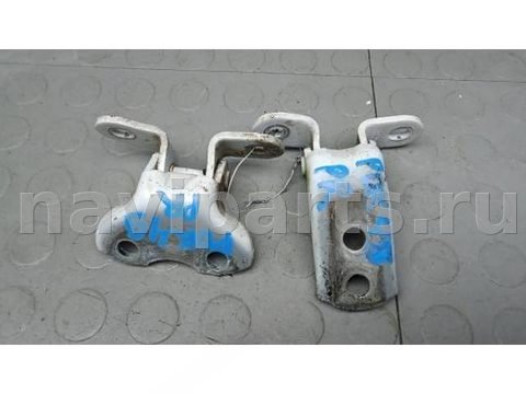 Петля двери передней правой Toyota RAV4 CA40, 2013 г., OEM 6871012151, арт. POK49FB01