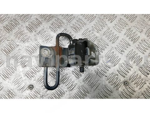 Петля двери передней правой Volkswagen Passat B5, 1998 г., арт. YBE03FB01