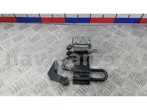 Петля двери передней правой Audi A6 C6, 2006 г., арт. YUK02FB02