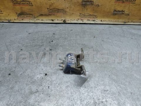 Петля двери задней левой Toyota Corolla Verso, 2001 г., арт. 61200