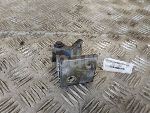 Петля двери задней левой Audi A4 B5, 1994 г., арт. 85398