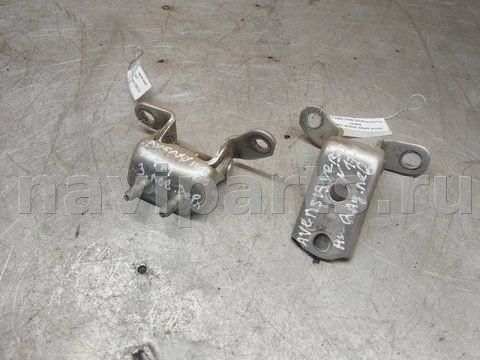 Петля двери задней левой Toyota Avensis Verso, 2001 г., арт. 94419