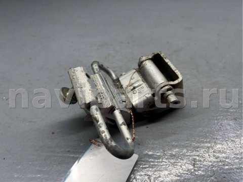 Петля двери задней левой Volkswagen Passat B5, 1999 г., OEM 3B4833412C, арт. B85570505
