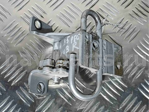 Петля двери задней правой Audi A4, 2000 г., OEM 8d0833412c, арт. 001906