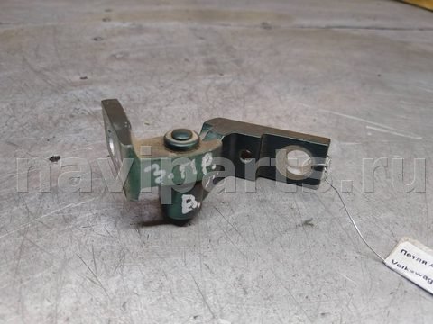 Петля двери задней правой Volkswagen Passat B5, 1996 г., арт. 110559