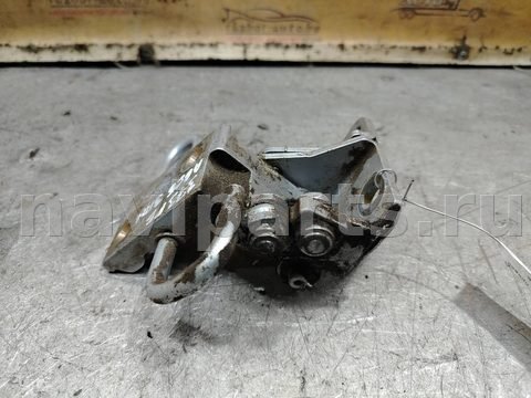 Петля двери задней правой Audi A6, 1997 г., OEM 4в0833412е, арт. 190921