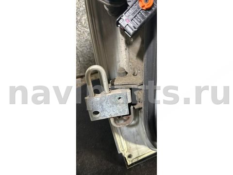 Петля двери задней правой Volkswagen Passat, 2008 г., арт. 46023074421