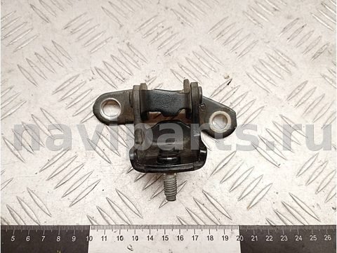 Петля двери задней правой Toyota RAV4, 2005 г., арт. A28059
