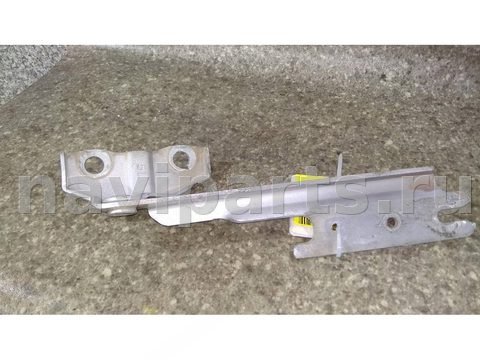 Петля капота левая Mazda 323, 2003 г., арт. 13725007002