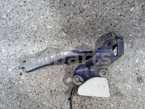 Петля капота левая Mazda 3, 2005 г., арт. 46023008524