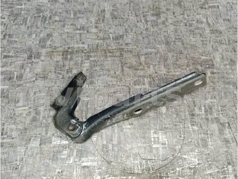 Петля капота левая Audi A6, 2000 г., OEM 4b0823301d, арт. 9393