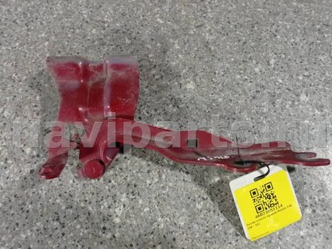 Петля капота правая Mazda 3, 2010 г., арт. 46023051114