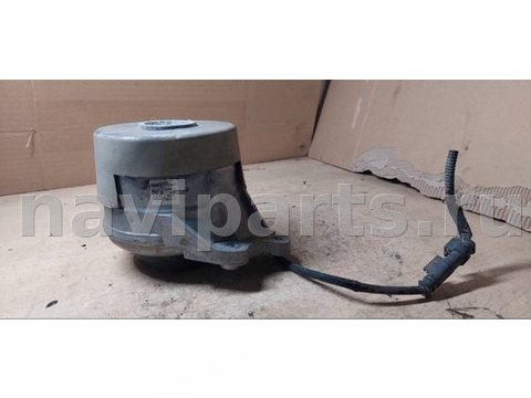 Подушка крепления двигателя Mercedes C W205, 2015 г., OEM A2052405217, арт. 4382